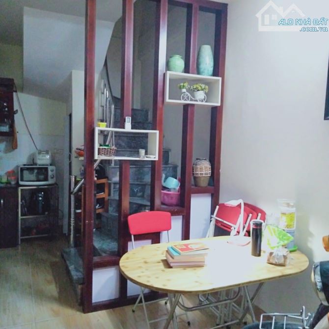 Cho thuê nhà nguyên căn Vĩnh Hưng 4 tầng 3 ngủ khép kín
