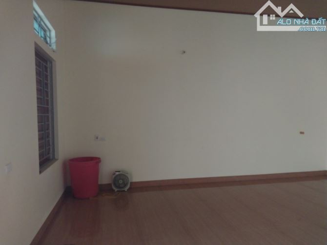 BÁN GẤP LÔ ĐẤT CÓ DT THỰC 1000m2 (100m2 ONT) SẴN NHÀ CẤP 4 CHỈ CÁCH ĐƯỜNG ĐÔNG DƯƠNG 100m - 11