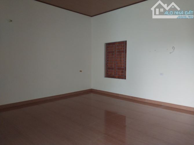 BÁN GẤP LÔ ĐẤT CÓ DT THỰC 1000m2 (100m2 ONT) SẴN NHÀ CẤP 4 CHỈ CÁCH ĐƯỜNG ĐÔNG DƯƠNG 100m - 1