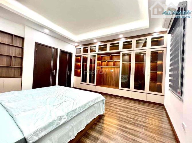 Bán nhà Nguyễn Văn Cừ - Ngọc Lâm, gara 2 Ô tô, 70m2 - 6T, full nội thất, KD, Giá 12.8 tỷ. - 4