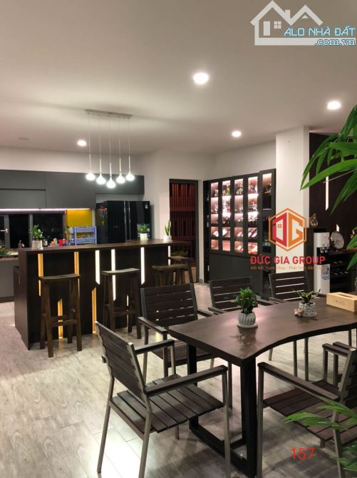 Biệt thự góc 2 mặt tiền siêu VIP khu dân cư D2D; sổ hồng 1 trệt 4 lầu ngang 10m giá 32 tỷ - 9