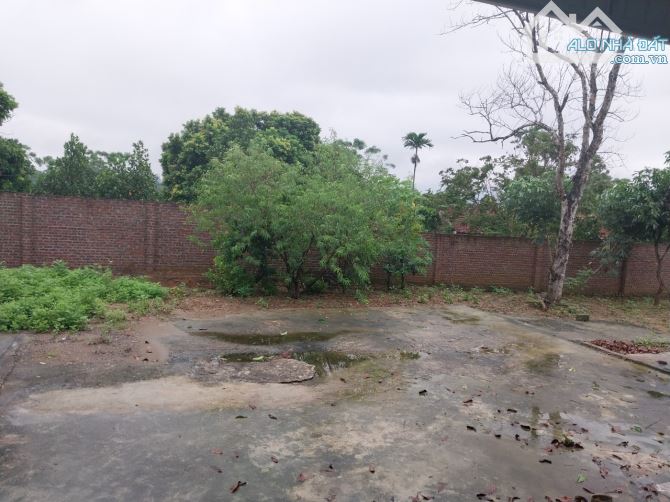 BÁN GẤP LÔ ĐẤT CÓ DT THỰC 1000m2 (100m2 ONT) SẴN NHÀ CẤP 4 CHỈ CÁCH ĐƯỜNG ĐÔNG DƯƠNG 100m - 9