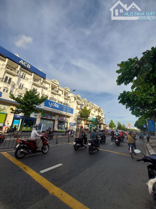 Bán nhà ngay ermart Phan Văn Trị - Phạm Văn Đồng 60M Hẻm xe hơi thông - 3