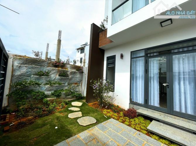 BÁN 2 CĂN VILLA SÂN VƯỜN SIÊU ĐẸP TẠI P.12 ĐÀ LẠT - 11.5 Tỷ - 4