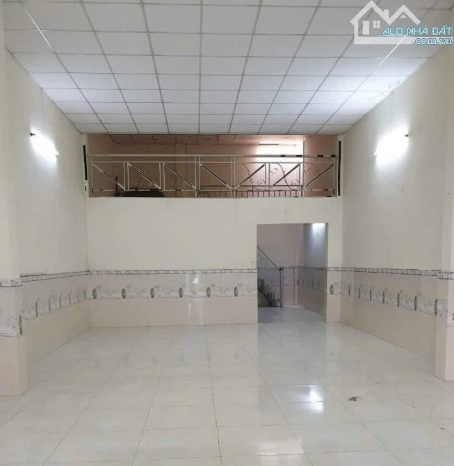 Cần bán gấp căn nhà cấp 4 đang cho thuê ngay Thới Tam Thôn, Hóc Môn. 750tr, sang tay ngay