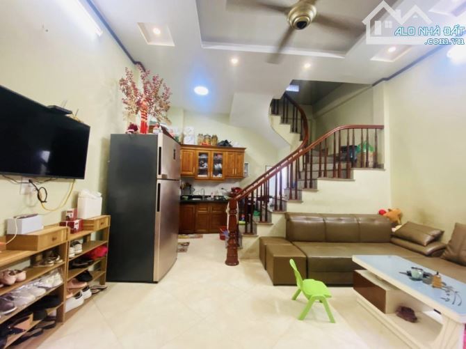BÁN NHÀ 5 TẦNG GIÁP NHỊ, 32M2, MẶT TIỀN 5M, GIÁ 2.98 TỶ( CÓ BỚT).