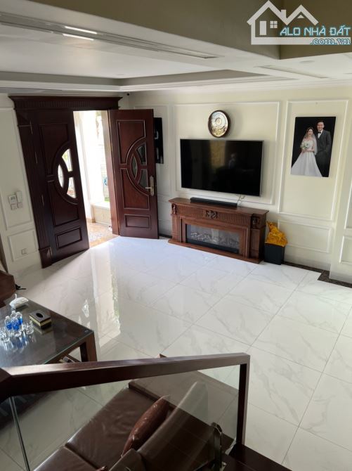 Biệt thự Vinhome 178m2- 35tr full đồ cần cho thuê bên Nguyệt Quế không cổng an ninh - 1