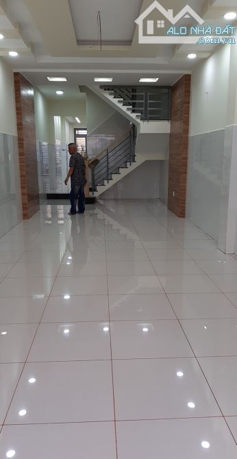 Xử lí nợ bank bán nhà Dương Quảng Hàm P5, dt 4x28m T3L,hẻm xe tải thông.Giá chỉ 9ti.