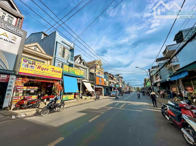 LÔ ĐẤT XÂY DỰNG GÓC 2 MẶT TIỀN ĐƯỜNG Ô TÔ 7 CHỖ NGÔ QUYỀN - 1