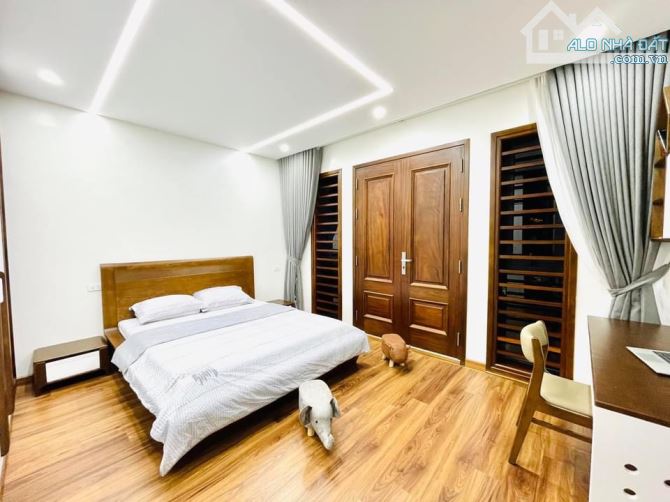 PHÂN LÔ TRUNG KÍNH-CẦU GIẤY-60M2- GARA Ô TÔ-VỈA HÈ RỘNG -OTO TRÁNH-THANG MÁY-HIẾM NHÀ BÁN- - 2