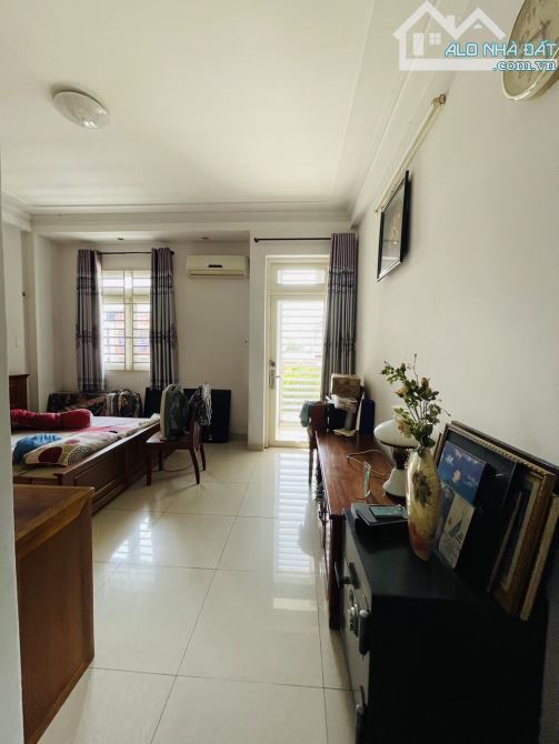 Biệt Thự Nguyễn Văn Trỗi - 7.2*22 - 139m2 - 3 tầng - chỉ 29.5 tỷ - 2