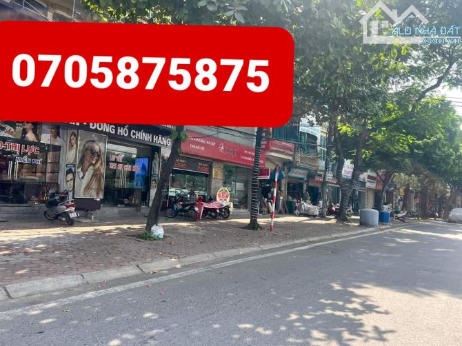 CỰC PHẨM MẶT PHỐ GIẢI PHÓNG  1 MẶT PHỐ 1 MẶT NGÕ ÔTÔ VỈA HÈ RỘNG 226m 3 tầng mt 8m chỉ 33 - 2