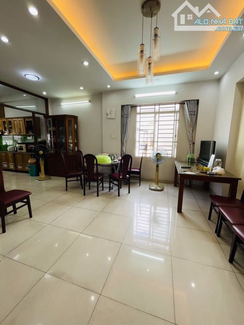 Biệt Thự Nguyễn Văn Trỗi - 7.2*22 - 139m2 - 3 tầng - chỉ 29.5 tỷ - 4