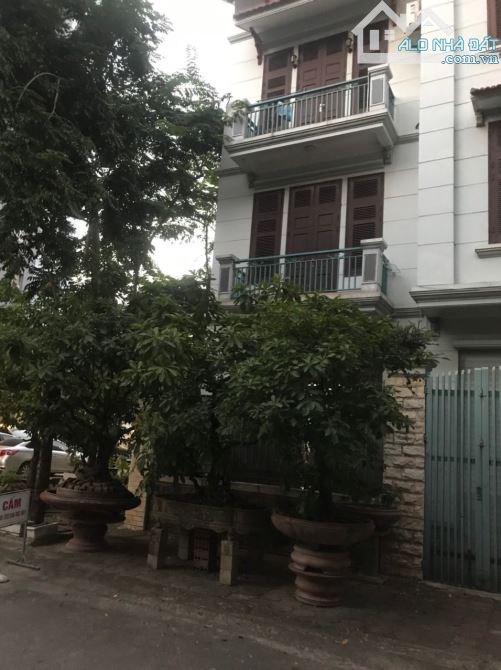 ĐẸP !! Cho thuê nhà phân lô LK Hoàng Quốc Việt, Cầu Giấy 120m 4 tầng 5PN hơn 20 tr