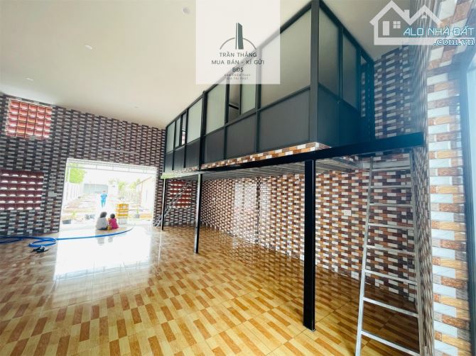 Bán đất tặng căn nhà mới ngay TT ngã 6 Đá Bạc gần KCN - Mặt Tiền TL 765 - 6
