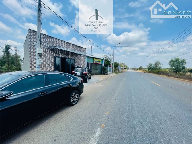 Bán đất tặng căn nhà mới ngay TT ngã 6 Đá Bạc gần KCN - Mặt Tiền TL 765 - 7