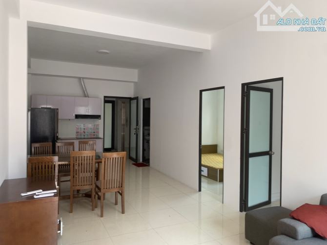 Cho thuê căn hộ 2 ngủ đủ đồ tại Nguyễn Công Trứ, DT 70m2