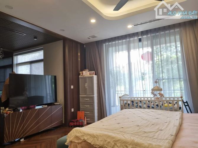 BIỆT THỰ VIP QUẬN HAI BÀ TRƯNG LÔ GÓC ÔTÔ TRÁNH CHẠY VÙNG QUANH 190m 4 tầng mt 25m chỉ 26 - 1