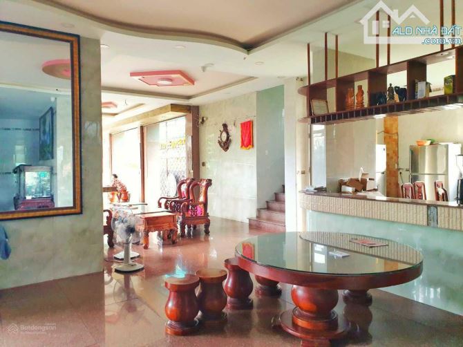 BIỆT PHỦ MẶT TIỀN LỚN - LÔ GÓC HÔNG 8M 3 TẦNG - 20M x 45M - AN PHÚ ĐÔNG Q12 - NHẸ 39 TR/M2 - 5
