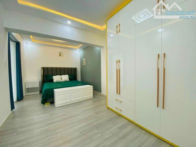 cần cho thuê gấp CH Duplex Mỹ Khánh .PMH.Quận 7, dt:250m2 , tk:4PN,4WC, giá : 45 triệu , n - 4