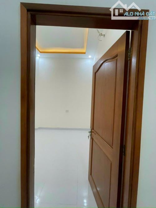 Cho thuê gấp nhà mới 1 trệt 1 lầu có sẵn 2 máy lạnh, gần chợ 26 Tân Phong - 5