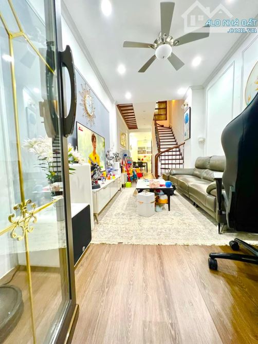 Bán nhà Văn Cao, Ba Đình 60m2, 4 tầng, 6.45 tỷ