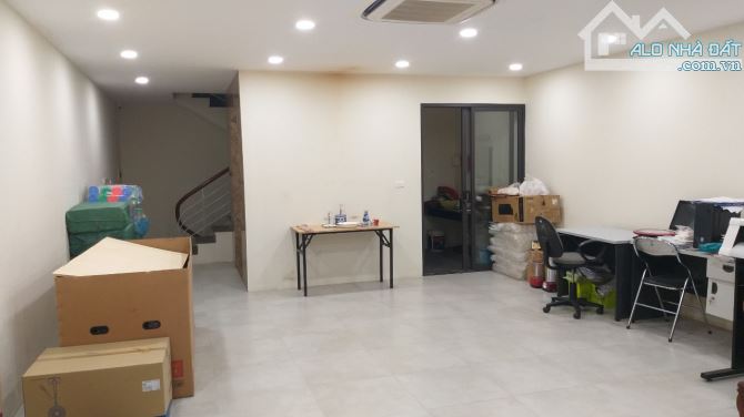 Cho thuê mặt phố Nguyễn Chánh 96m mt 6m 4 tầng thang máy, VP, ngân hàng