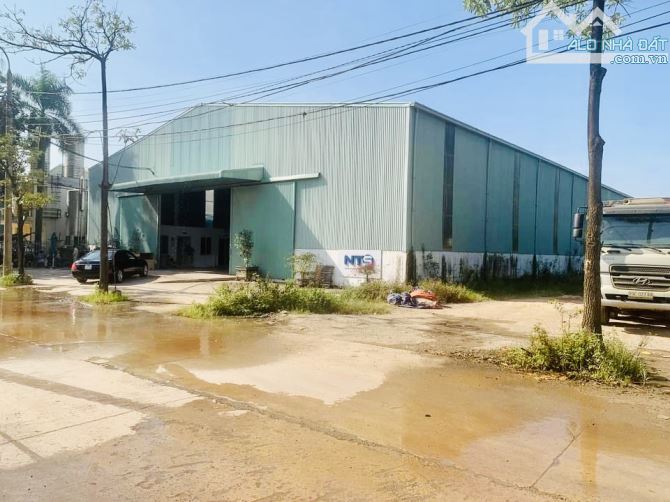 Cho thuê 700m2 nhà xưởng zamil ngã tư la dương