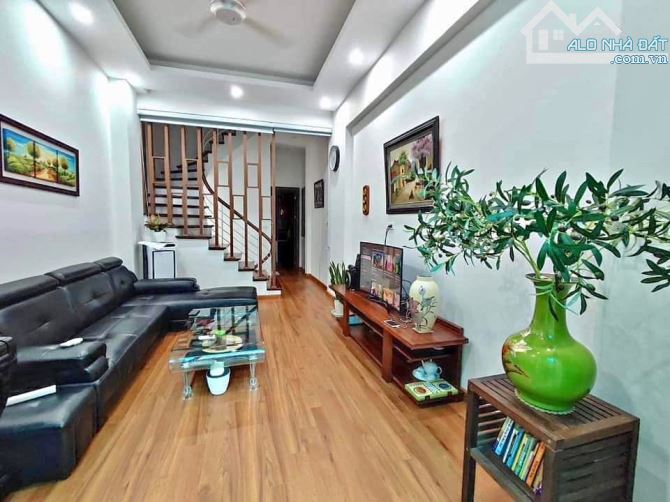 Bán nhà 5 tầng Ngõ 69B Hoàng Văn Thái Dt 38m2 Mt 4m Giá 4,8 tỷ