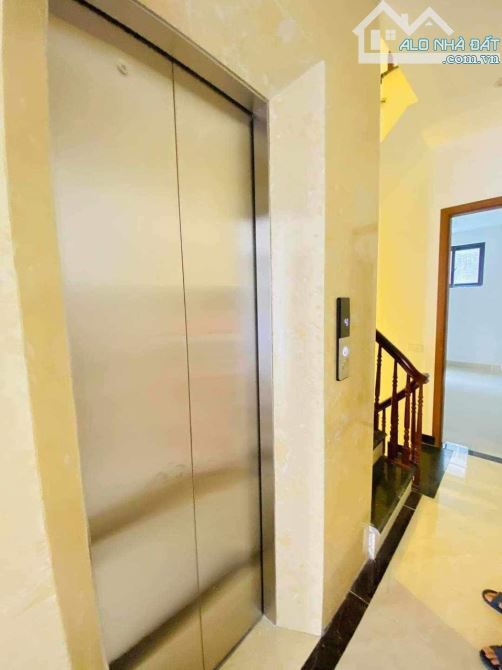 Bán nhà mặt phố Sở Thượng 7 tầng thang máy oto ngủ trong nhà - 2
