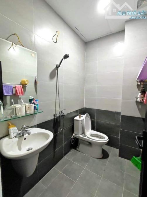 Bán nhà 5 tầng Ngõ 69B Hoàng Văn Thái Dt 38m2 Mt 4m Giá 4,8 tỷ - 2