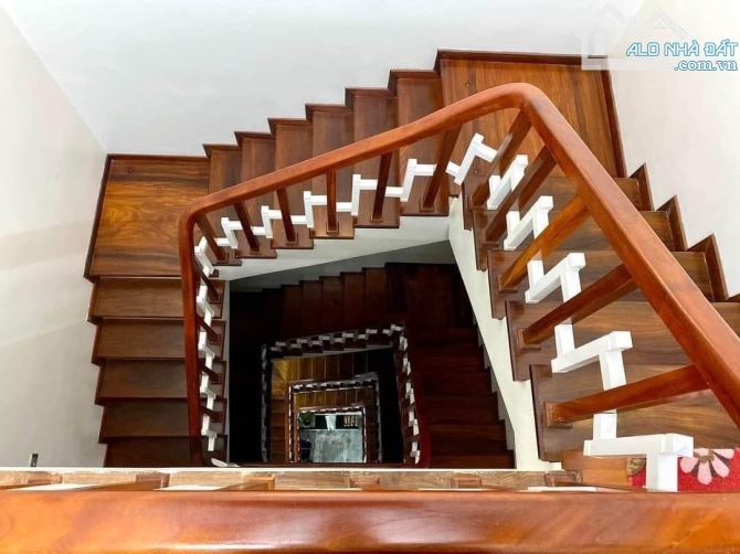 GIẢM 1 TỶ, BÁN NHÀ PHỐ NGUYỄN SƠN 72M x 5T THANG MÁY, FULL NỘI THẤT, GARA. 17.5 TỶ - 4