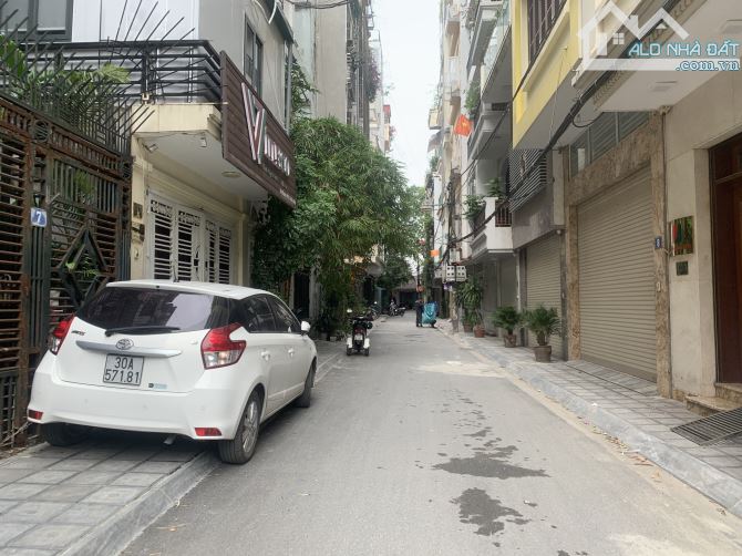 Bán nhà Tây Hồ, Đường Võng Thị, Phân Lô, ô tô tránh, 51m2, MT 5,5m, giá 15 tỷ