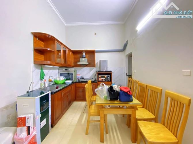 Bán Nhà Ngõ 61 Hoàng Cầu, Đống Đa, 75m2, 4 tầng, giá 24.5 Tỷ