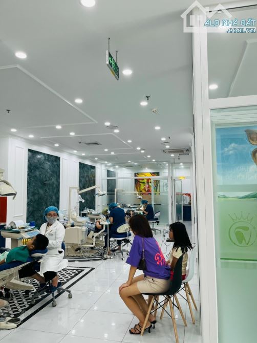 Bán shophouse Royal City. 72 nguyễn trãi, Căn tầng 1 mặt Quảng Trường lớn vị trí đẹp nhất - 1