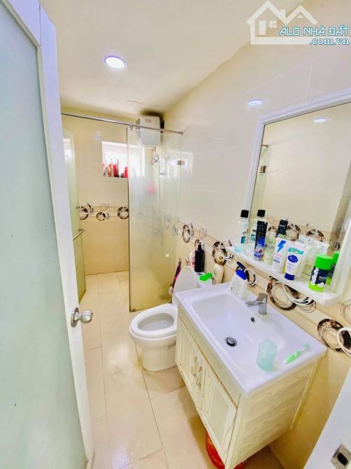 Cho Thuê Căn hộ Oriental Plaza ,2PN , 2WC , 78m2 , Nội Thất , Giá 10 triệu / tháng - 2