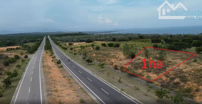 Bán 1ha đất mặt tiền đường 716B - cách biển Phan Rí chỉ 5km - giá chỉ 1,9 triệu/m2