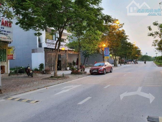 Đấu giá Giang Biên, Việt Hưng, Vỉa hè 5m, mặt đường đôi, kinh doanh đỉnh, DT 100m2, MT 5m - 3