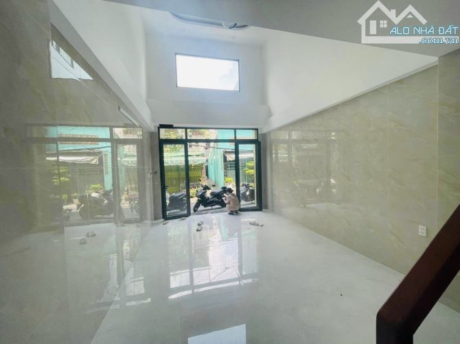 VIP P.01- Xe Hơi Ngay PHAN ĐÌNH PHÙNG- ĐOÀN THỊ ĐIỂM- 63m2(3.8/4.8x16)- 5Lầu- 6PN - 2