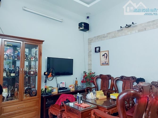 Bán Rẻ Mặt Tiền Khu Bàu Cát Đồng Đen Tân Bình,126m2,3Tần,Vuôn,Hoàn Công Đủ,Nhỉnh 120tr m2