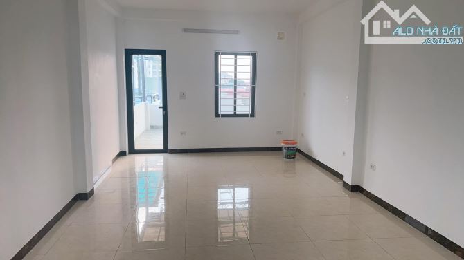 Bán nhà Trung Phụng, Đê la Thành, Ngõ nông, 60m2 4 tầng, 5 tỷ 5