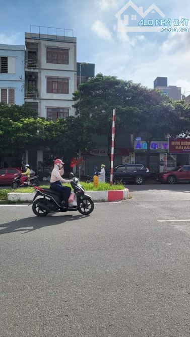 Bán Gấp Mặt Phố Vũ Trọng Khánh - Hà Đông - vỉa hè rộng. DT 143m2, MT 6,5m. Thông tin chuẩn - 2