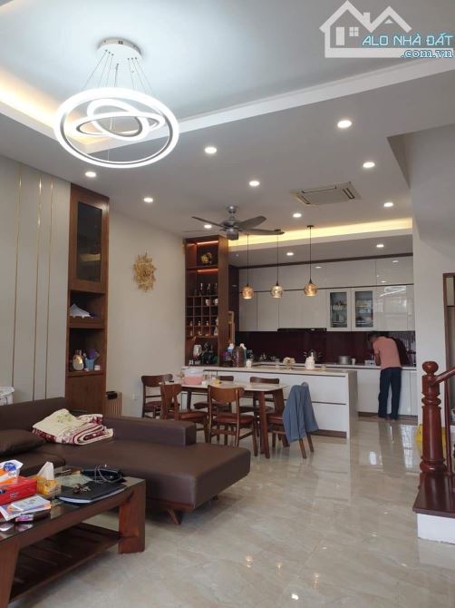 HOÀI ĐỨC - 1 MẶT PHỐ 1 MẶT ĐƯỜNG Ô TÔ TRÁNH - 8 TẦNG - THANG MÁY - VỈA HÈ RỘNG-KINH DOANH - 1