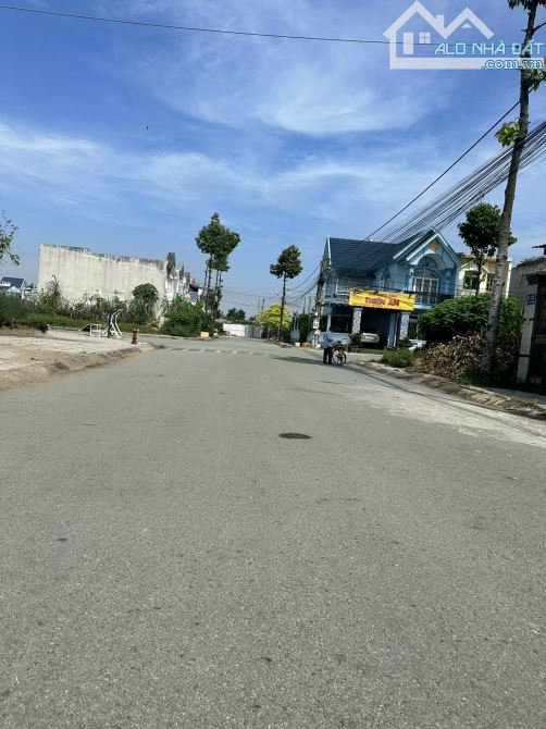 Nền thổ cư 5x17 xây dựng tự do,mặt tiền nhựa 8m,lề 3m,view công viên,gần sát Hóc Môn - 1