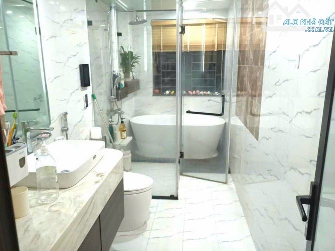 HOÀI ĐỨC - 1 MẶT PHỐ 1 MẶT ĐƯỜNG Ô TÔ TRÁNH - 8 TẦNG - THANG MÁY - VỈA HÈ RỘNG-KINH DOANH - 4