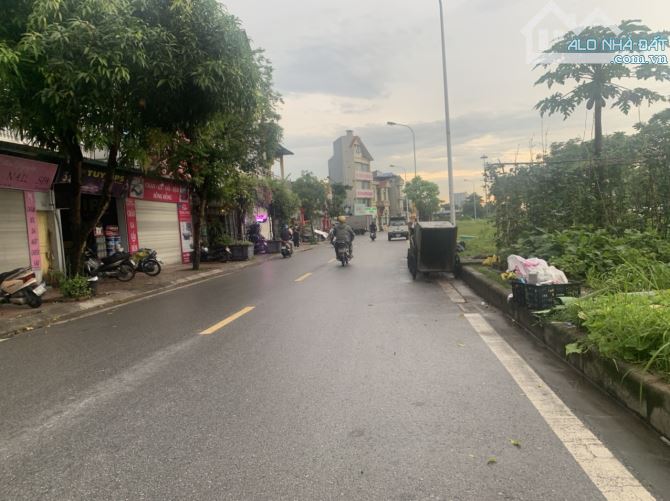 Bán nhà mặt phố Cổ Linh, Long Biên 90,6m2 kinh doanh buôn bán được ngay - 1
