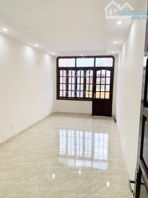 BÁN NGÕ 24 PHỐ KIM ĐỒNG, VỈA HÈ, Ô TÔ TRÁNH, KINH DOANH, DT 82M2, 5 TẦNG, THANG MÁY. - 1