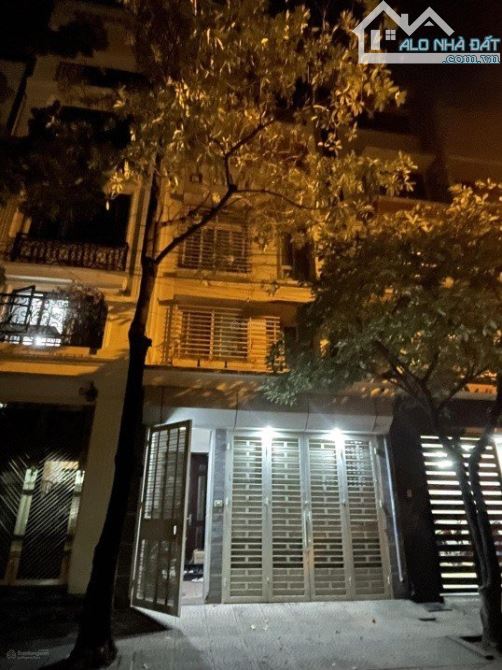 Cho thuê nhà Trung Hòa, Yên Hòa, Cầu Giấy. DT 100m2, MT 5m, 5 tầng. Nhà đẹp