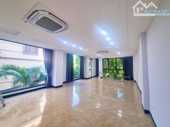 Bán căn góc phố Ngụy Như Kon Tum, phân lô vỉa hè ô tô tránh, DT 90m2 x 9 tầng, MT8m.
