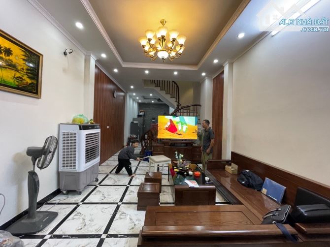 Định Công Thượng, Hoàng Mai, 60m², 5 Tầng, Nhà đẹp, gần ô tô, Gần phố,  Chỉ 10,8 tỷ.